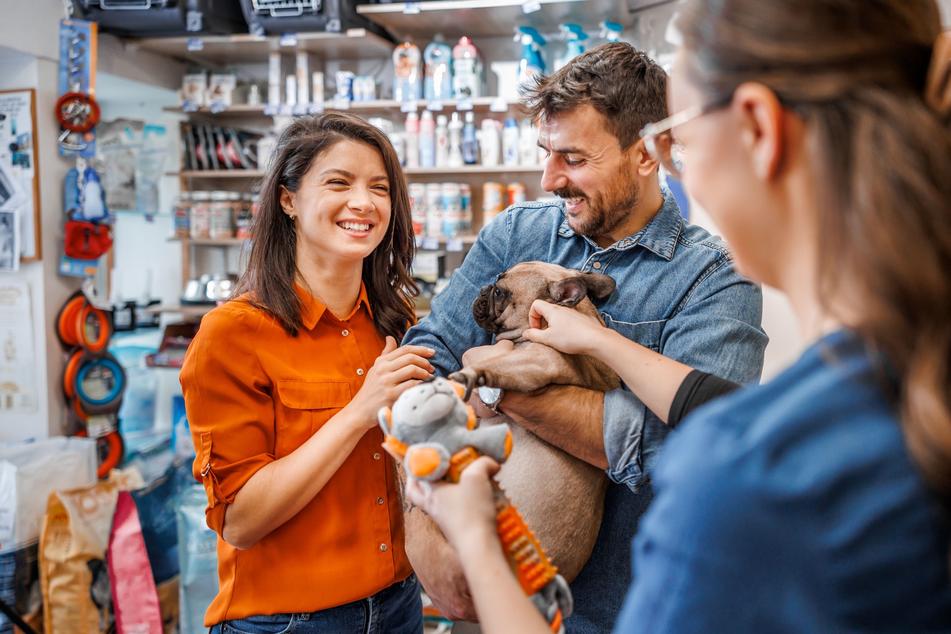 In a vibrant atmosphere filled with excitement, pet enthusiasts explore the aisles of the pet shop